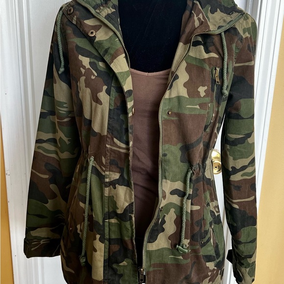 Green and Brown Utility Jacket with Stand-Up Collar - Picture 2 of 7